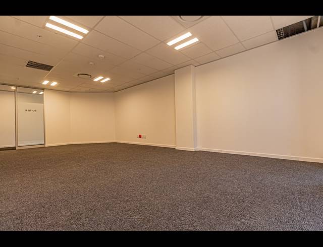 28M² SERVICED OFFICE TO LET IN VORNA VALLEY